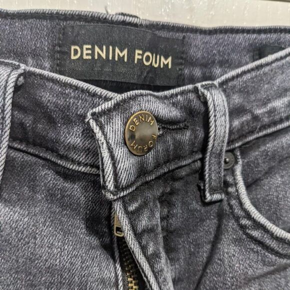 Aritzia Denim Forum | The Lola High Rise Skinny 30L in Black Eyeliner - Picture 7 of 8